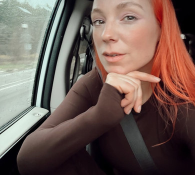 Поліна і осінь: Тарабарова замилувала розвагами 2-річної донечки з листям в лісі. Фото