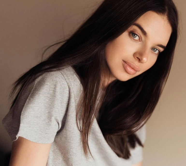 Рожеві наліпки та цьомчики на селфі: Усик замилувала дівчачими розвагами з молодшою дочкою