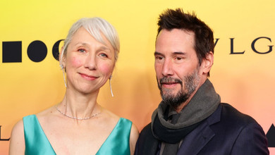 Запросив мене на побачення: кохана Кіану Рівза показала їхній цілунок на ковзанці