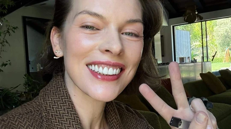 Найбільше серце в нашій родині: Йовович привітала з 11-річчям свою юну фанатку Сутінків. Фото