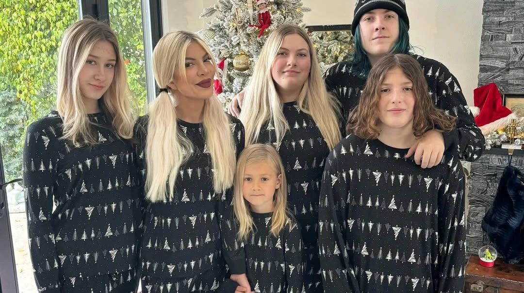 52-річна Спеллінг та четверо її дітей потрапили до лікарні після ДТП: що відомо