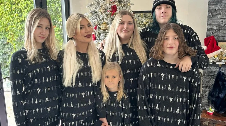 52-річна Спеллінг та четверо її дітей потрапили до лікарні після ДТП: що відомо