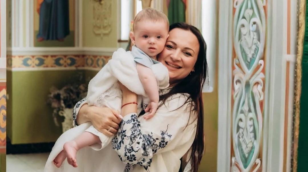 Я обрала серцем: Білан-Ращук похрестила 7-місячного сина і показалася з кумами. Фото