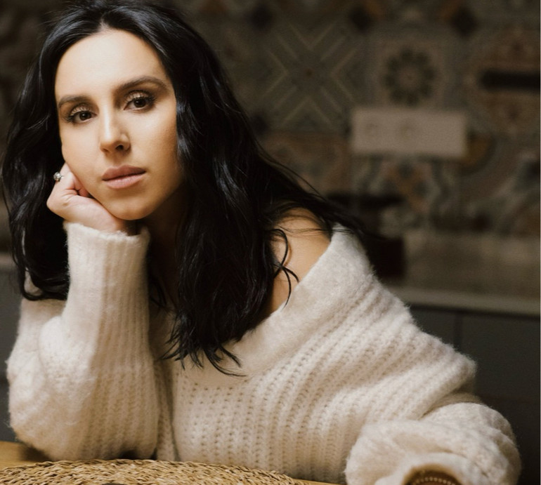 Мій брате: Джамала присвятила журливу пісню загиблому на війні другу