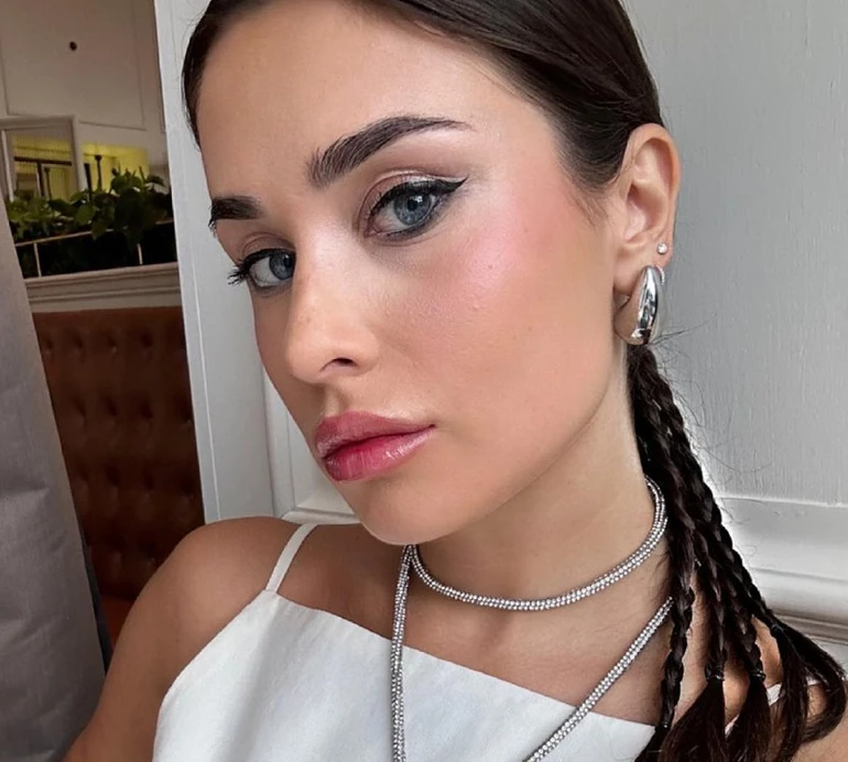 Донька Філатова в обтислій футболці показала, як підкорення верхівки в Аргентині вплинуло на її фігуру