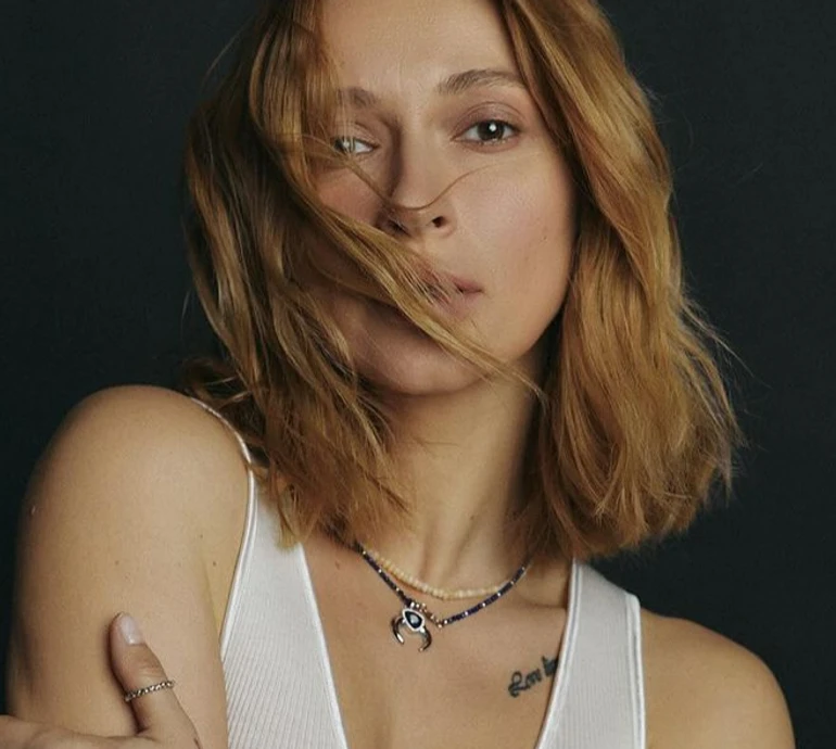 39-річна Tayanna топлес заговорила про вікові зміни та показала тренування зі штангою. Фото