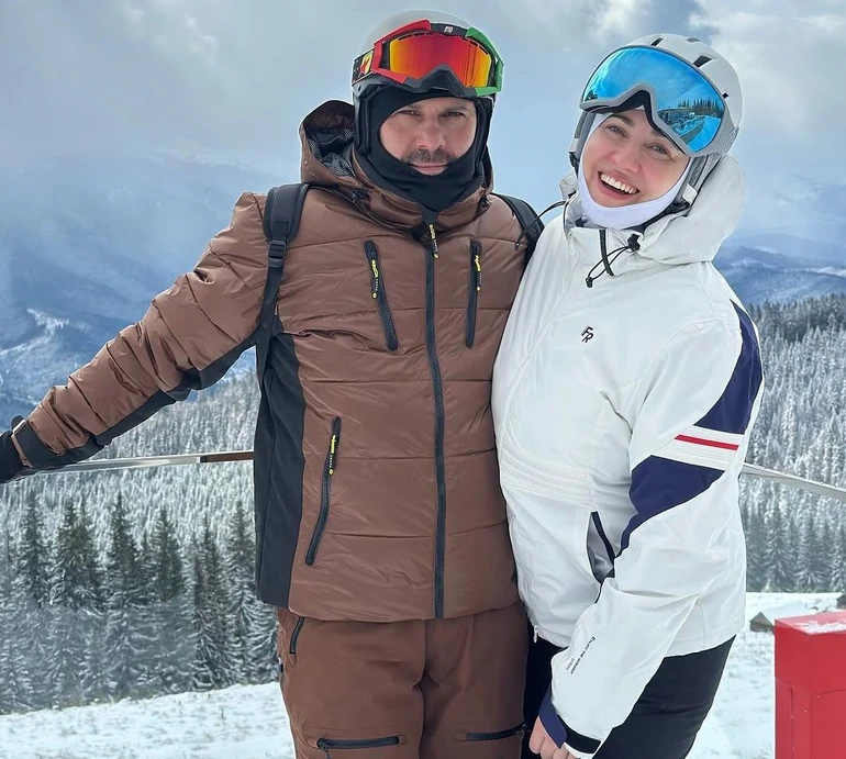 Несподівано і так казково: Вітвіцька з нареченим пораділа квітневому снігу в Карпатах