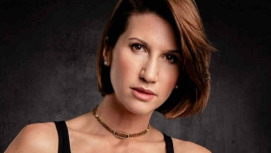 Під нуль, рожеве, з чубчиком і біле: Луценко показала трансформації свого волосся та згадала, як уперше його відрубала