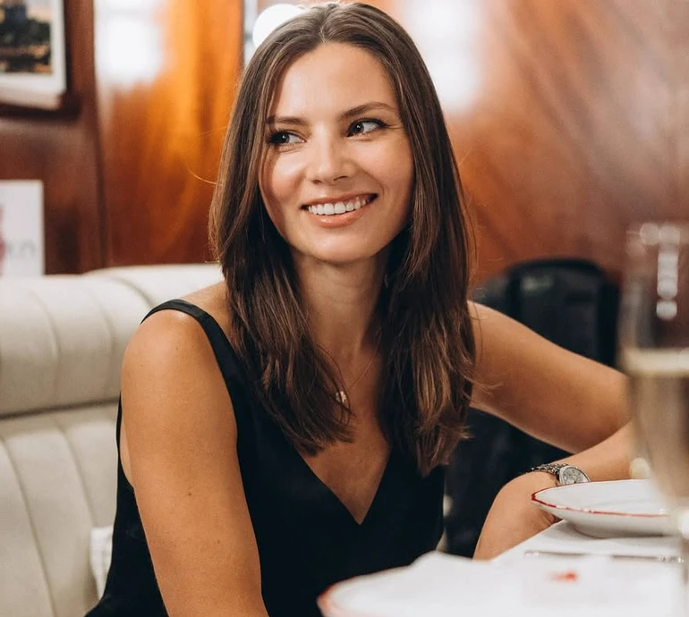 Не можу пояснити цю залежність: Хижняк в купальнику наробила фото на тлі морських хвиль у Болгарії