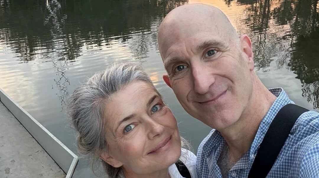 Досі не можемо повірити, що знайшли одне одного: Порізкова показала, як її цілує чудило-наречений. Кумедні фото