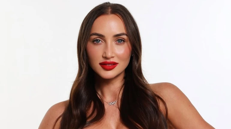 Різатдінова на відпочинку з сином наробила приголомшливих фото в купальниках