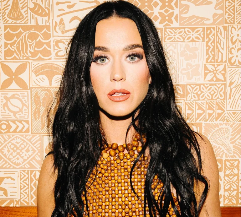 Навіть мама повірила: в мережі віруситься фото Кеті Перрі з Met Gala, на якому її не було – що відбувається