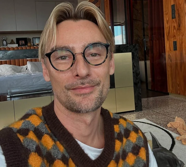 Обожнюю: Бадоєв показав, що його песик зробив із улюбленими окулярами хазяїна. Фото