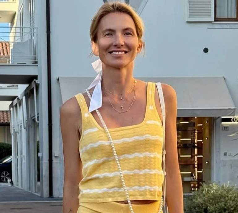 Юрушева у бікіні похвалилася струнким тілом і показала італійське літо з дочками. Фото