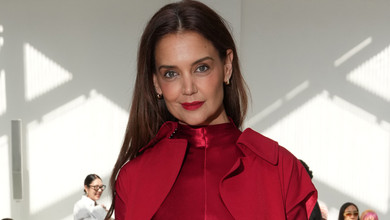 Кеті Холмс у палкому червоному з ніг до голови засвітилася на Тижні моди у Нью-Йорку