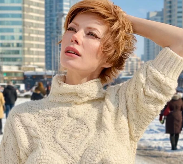 Пелехата Лебідь насмішила зачіскою в умовах відсутності води і світла