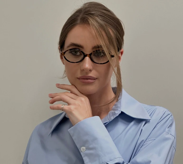 Колишня Тищенка в купальнику посвітила тілом у місці свого відновлення та вразила шпагатом