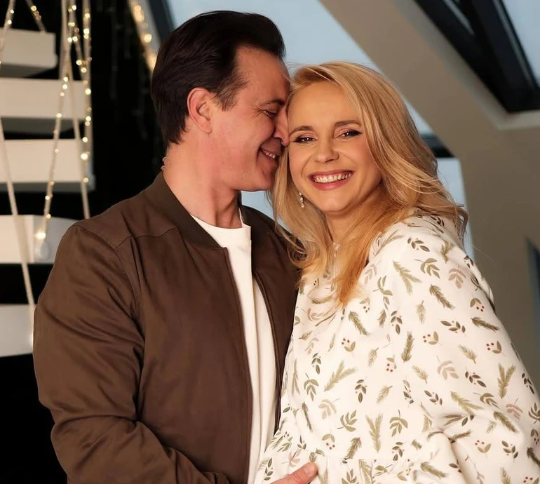 Нам із тобою пощастило: Ребрик привітала Дикого з днем народження і показала його в оточенні жіночого батальйону