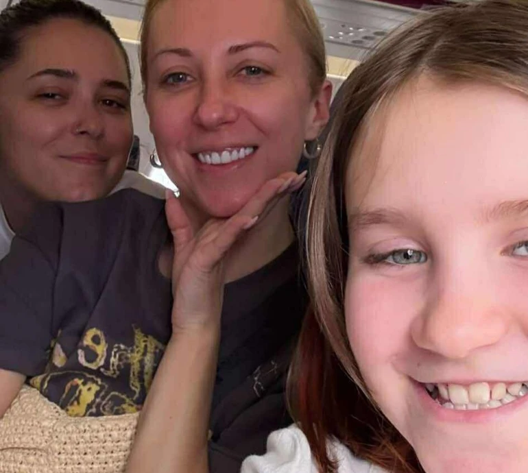 Матвієнко з двома доньками наробила кумедних кадрів на відпочинку в Іспанії