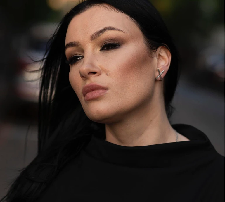 Міс набряк Приходько показалася без фільтрів та заявила, що впорається без заспокійливого