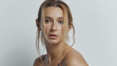 Тayanna у волохатій шубі та паєтковому міні блиснула спіднім і ногами на зухвалому фото в ліфті