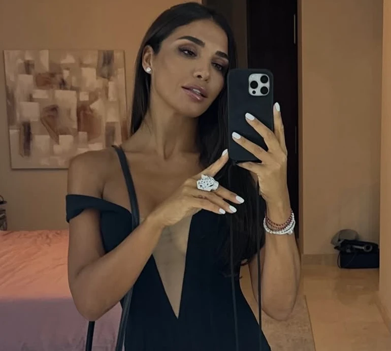 Дімопулос в анімалістичному бікіні поскаржилася на погоду у Дубаї. Фото