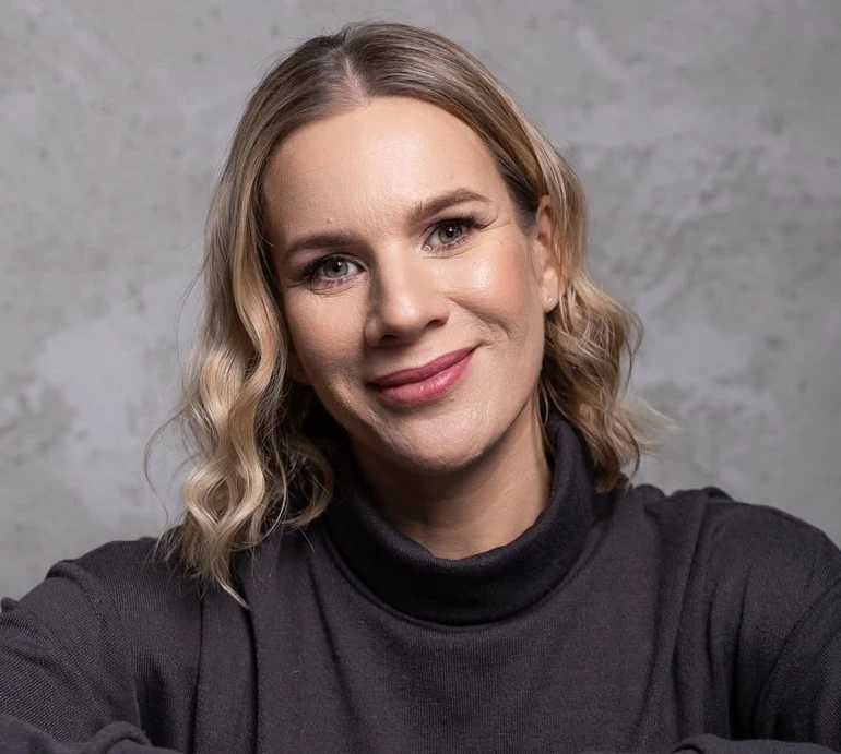 Балет, вагітність у 16 і державна служба: що відомо про нову першу леді Польщі