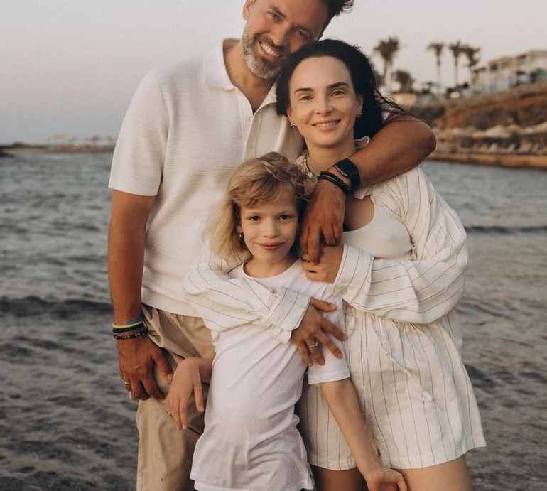 Схожий на типові українські дороги: Мірошниченко про непростий шлях у навчанні її прийомної доньки Ангеліни