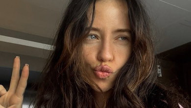 Стильна парочка: Дорофєєва у шкіряному луці попозувала за руку з Кацуріним у пальті та шапці-біні