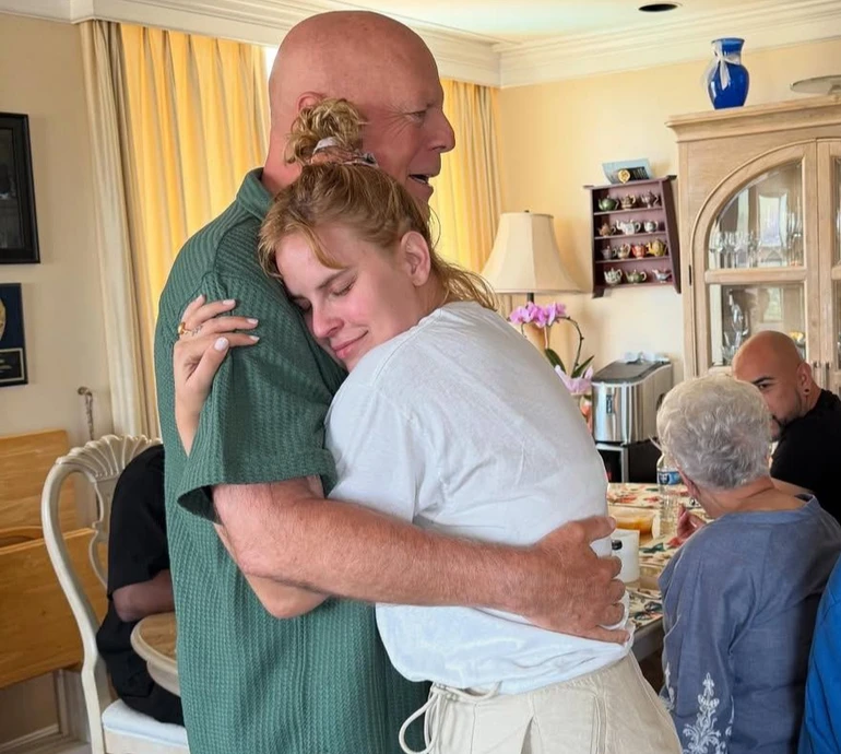 Донька Брюса Вілліса зворушила свіжими фото з 70-річним татом