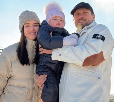 Дружина Усика показалася на зимовій прогулянці з коханим та молодшою дочкою. Фото