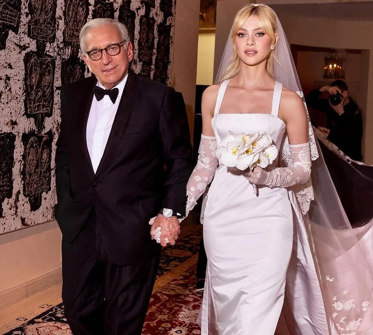 Клан Пельтців: що відомо про родину невістки Бекхемів із мільярдним статком