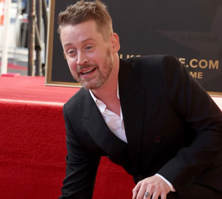 Мама Кевіна, наречена та сини: Маколей Калкін у присутності особливих людей отримав зірку на Алеї слави. ФОТО