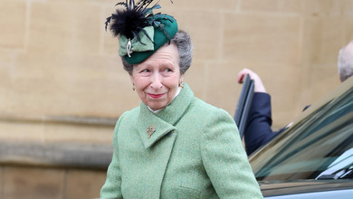 Економна принцеса: сестра короля Чарльза вигуляла на Великдень пальто, яке носила ще в 2015-му. Фото