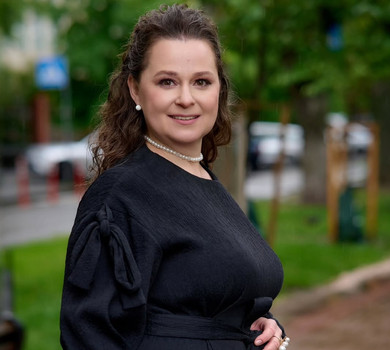 Милі бантики vs модний начіс: Біблів показала, як виглядала в 1-му та в 11-му класі