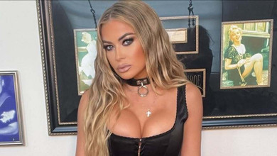 Сітчасті колготки і корсет: 53-річна Кармен Електра в сексі луці влаштувала яскраве прощання з диваном