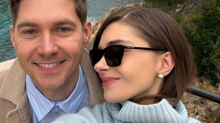 Остапчуки в блакитних луках показали цілунки на камеру у Барселоні