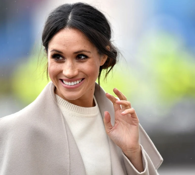 Усміхнену Меган Маркл підловили для селфі на парковці. ФОТО