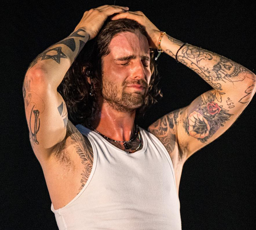 Та за що?: Дантес засвітив пухкі щічки на кумедному архівному фото