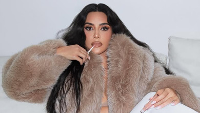 Ніколи не було так боляче: Кардашян шокувала станом своєї спини після носіння тугого корсета. Фото