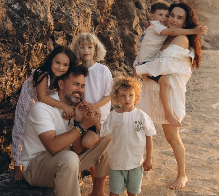 Потужні емоції: Мірошниченко порадів першій поїздці прийомної дочки на човні та реакції на черепах. Відео