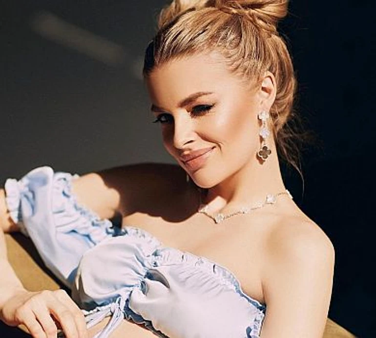 Дружина Зінченка вразила виглядом свого живота через тиждень після пологів. ФОТО