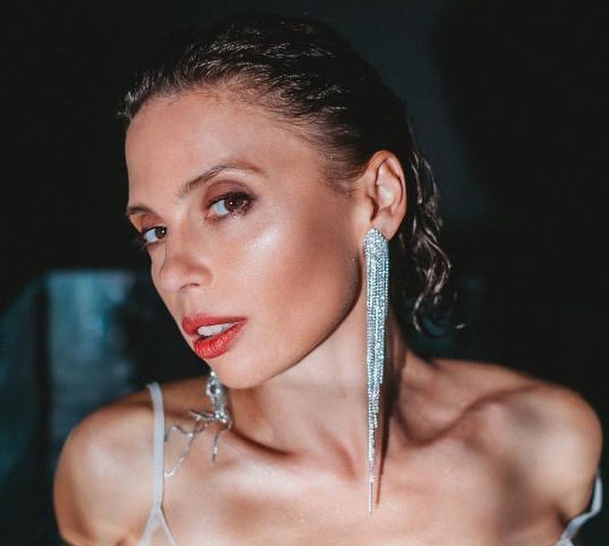 Ірена Карпа засвітила соски у підводній зйомці та розповіла, коли почала безбожно бухати