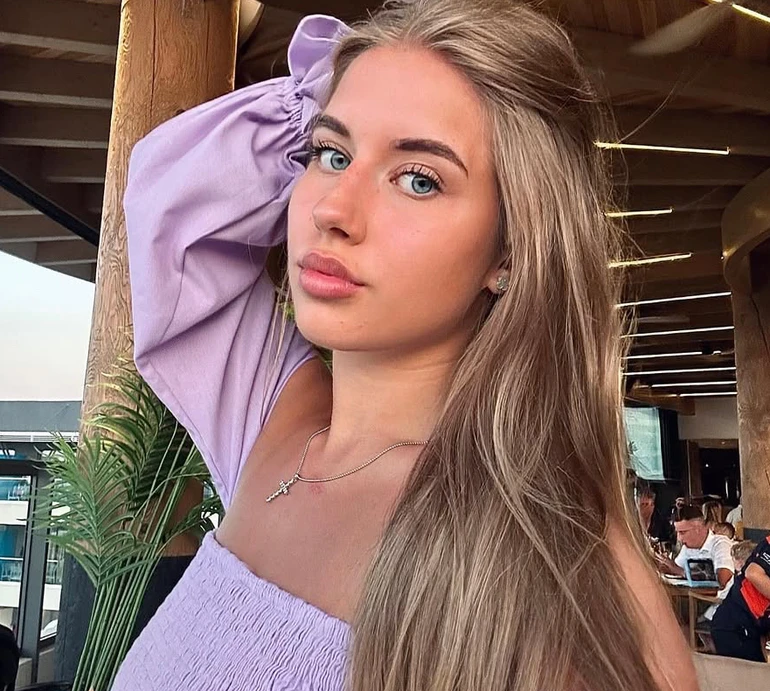 Дружина Судакова на Мальдівах наробила гарячого контенту в бікіні на нічному пляжі