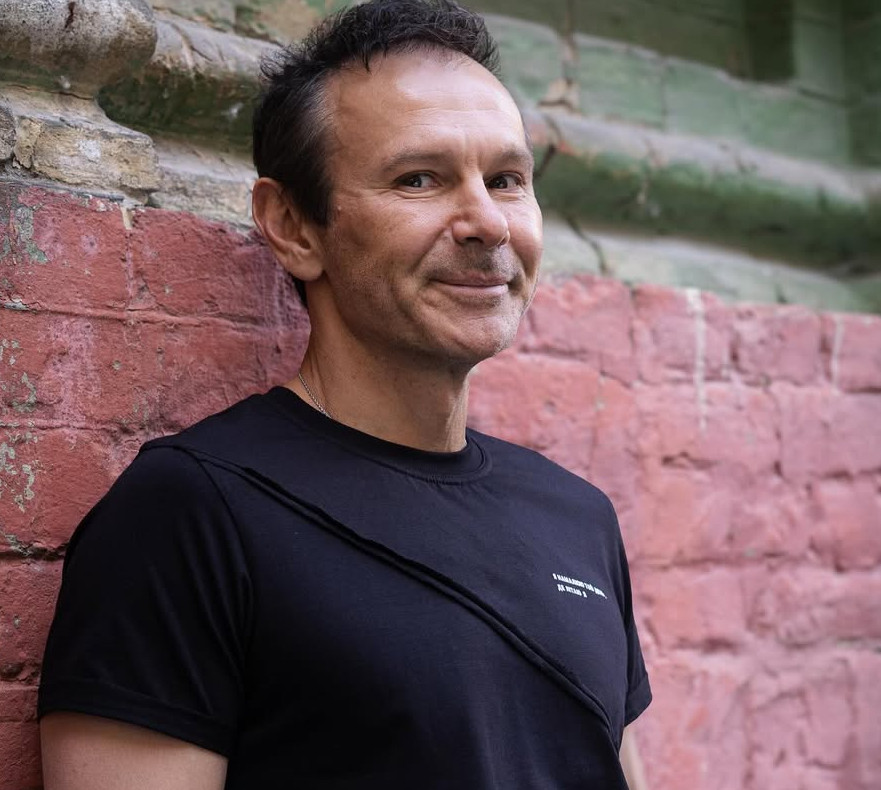 Вакарчук на Atlas Festival пригорнув свою супутницю під хіт Бумбокс