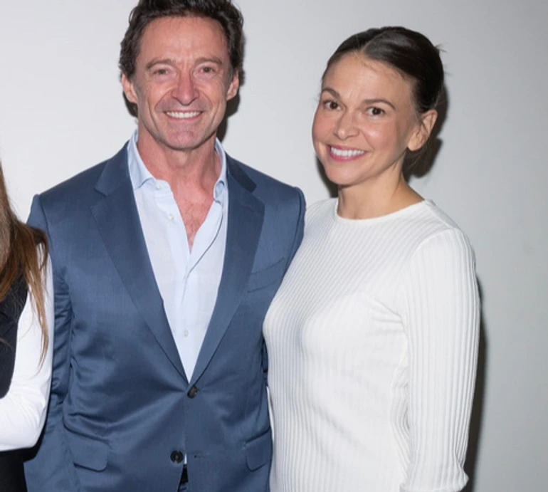 Усміхнені та щасливі: Джекман із коханою вигуляли ошатні луки на двох заходах поспіль. Фото