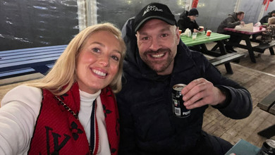 Віддаю тобі усе своє кохання: Ф'юрі романтично привітав дружину з 17-річчям шлюбу, а вона показала миле селфі з ним