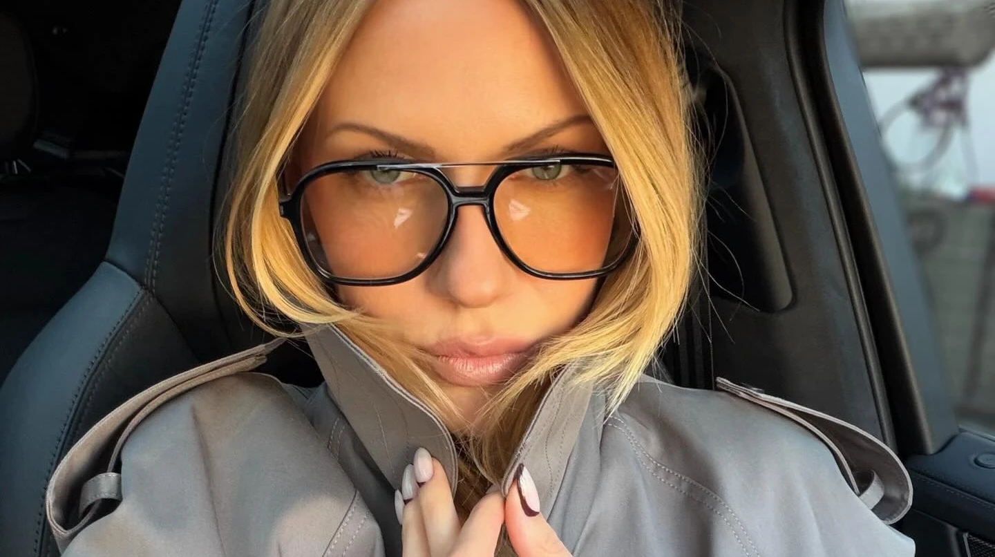 Селфі в міні та балощі сина з туалетним папером: Нікітюк замилувала моментами свого життя