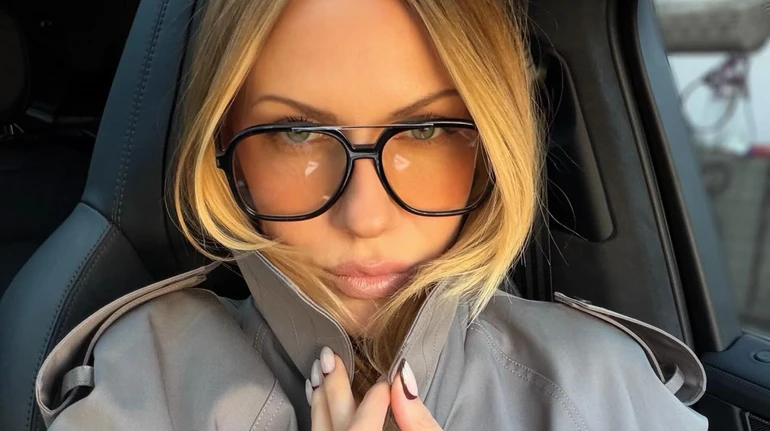 Селфі в міні та балощі сина з туалетним папером: Нікітюк замилувала моментами свого життя