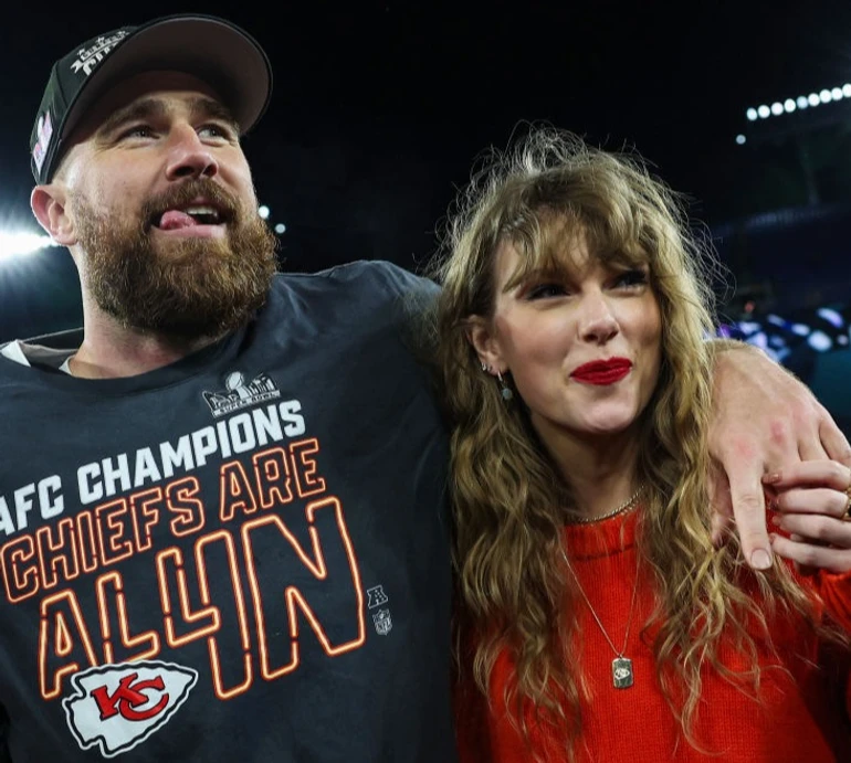 Любов чи піар? Фани запідозрили, що Тейлор Свіфт та Тревіс Келсі насправді прикидаються. Відео